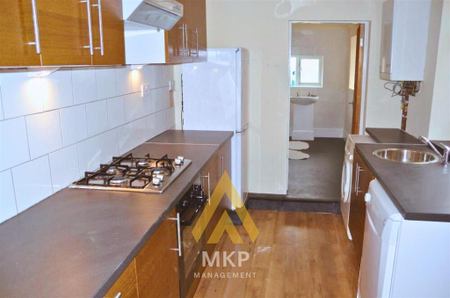 4 bedroom terraced house to rent - Photo 4