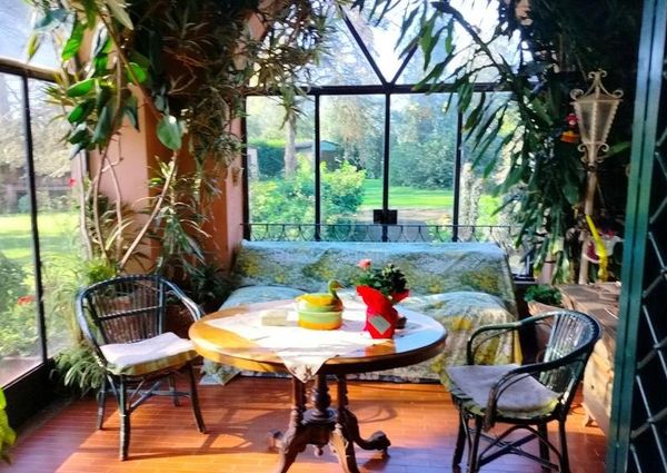 Ardeatina-Divino Amore: Quiet, charming rustic villa, big and well-curated garden, 3 beds, 1 study, 3 baths, living room, kitchen, with terraces , AC and parking space. Ref 2322