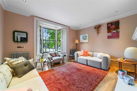 A distinguished Grade II listed corner house overlooking De Beauvoir Square. - Photo 4