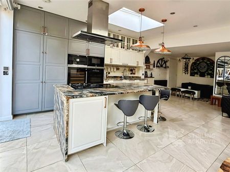 Westmead, Windsor, Berkshire, SL4 3NN - Photo 4