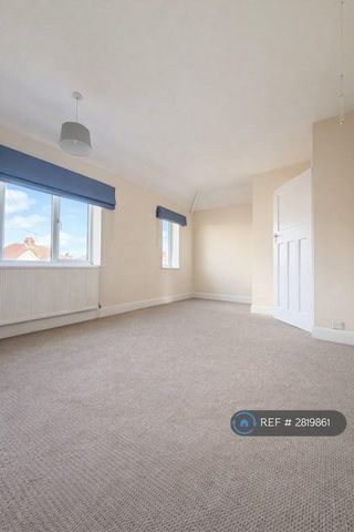 2 bedroom semi-detached house to rent - Photo 2