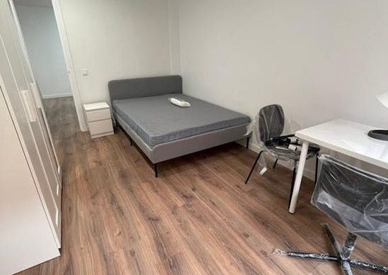 Plaça de Pep Ventura, Badalona, Catalonia 08912