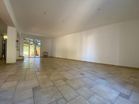 « ROGNONAS - MAISON DE VILLAGE DE 203M² AVEC JARDIN » - Photo 5