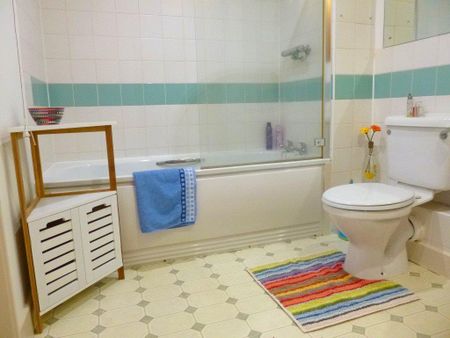 2 bedroom flat to rent - Photo 5