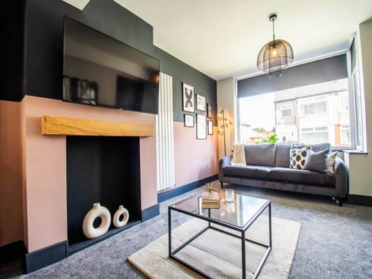 Primrose Crescent (room 2), Halton, Leeds - Photo 1