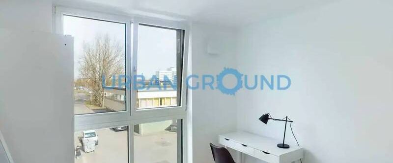 3-room furnished apartment with built-in kitchen & breezy balcony - Photo 1