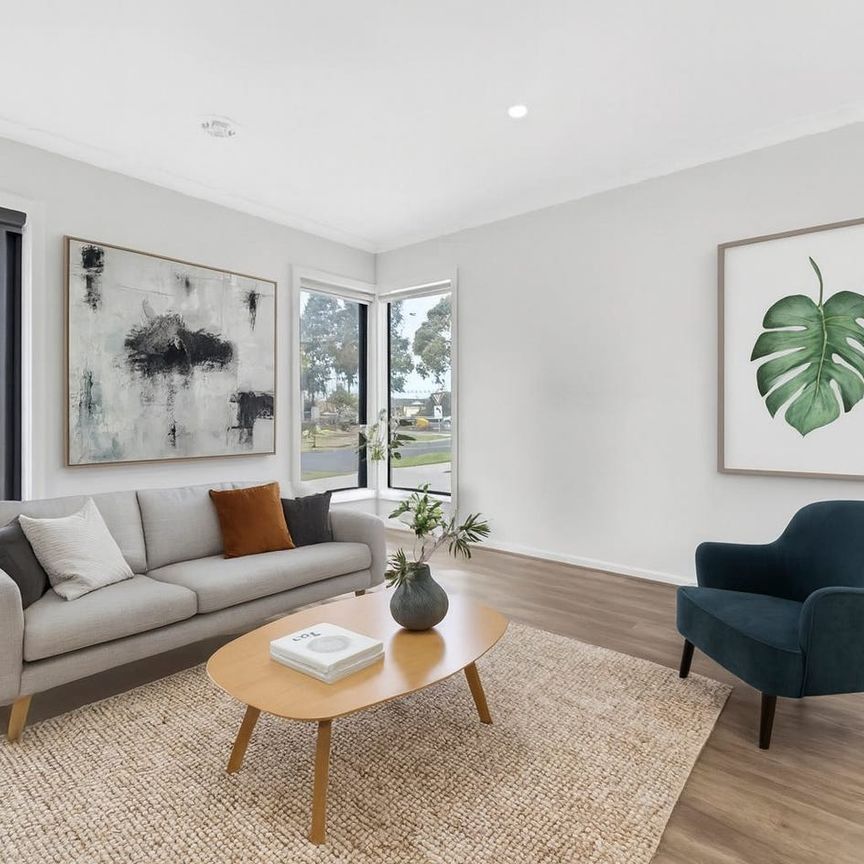 Living Excellence: A Modern 5-Bedroom Home in bustling heart of Truganina - Photo 1