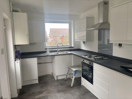 3 bedroom semi-detached house to rent - Photo 3