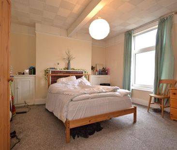 3 bedroom flat to rent - Photo 3