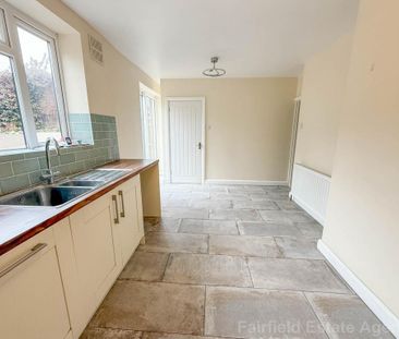 3 bedroom end of terrace house to rent - Photo 3