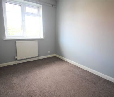 3 Bedroom House - Eastways, Bishops Waltham - Photo 2