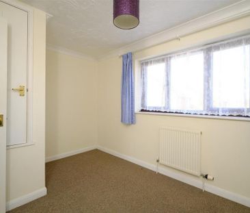 2 bedroom semi-detached house to rent - Photo 5