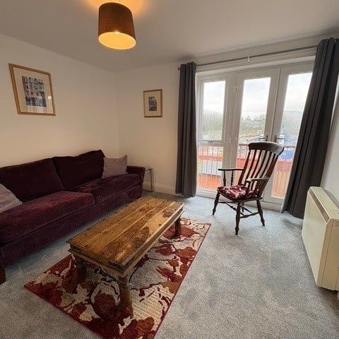 4 Bed Semi-Detached House, Weare Court, BS1 - Photo 1