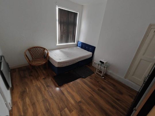 2 bedroom block of apartments to rent - Photo 1