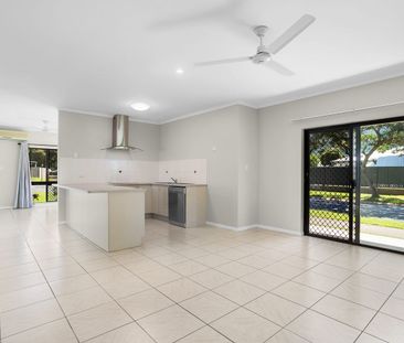 Has just had a makeover - Stunning Four Bedroom House in Bentley Park - Photo 6