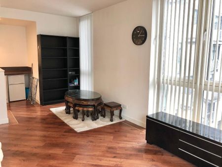 2 bedroom flat to rent - Photo 2