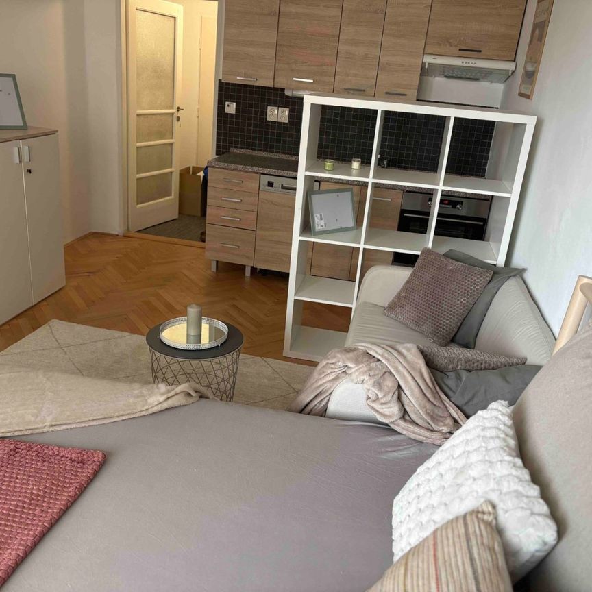 Pronájem bytu 1+kk • 21 m² bez realitkyHartigova, Praha - Žižkov - Photo 1
