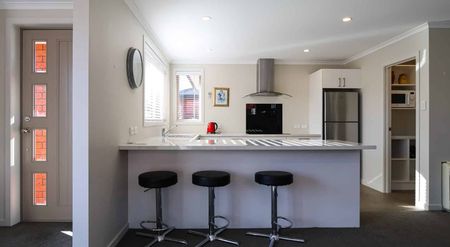 Fully Furnished 3-Bedroom Standalone Townhouse in Central Mosgiel - Photo 3