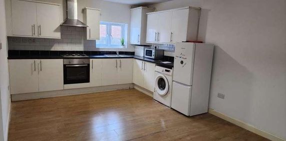 Woking, Surrey, GU21 - Photo 2