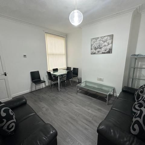 4 bedroom terraced house to rent - Photo 1