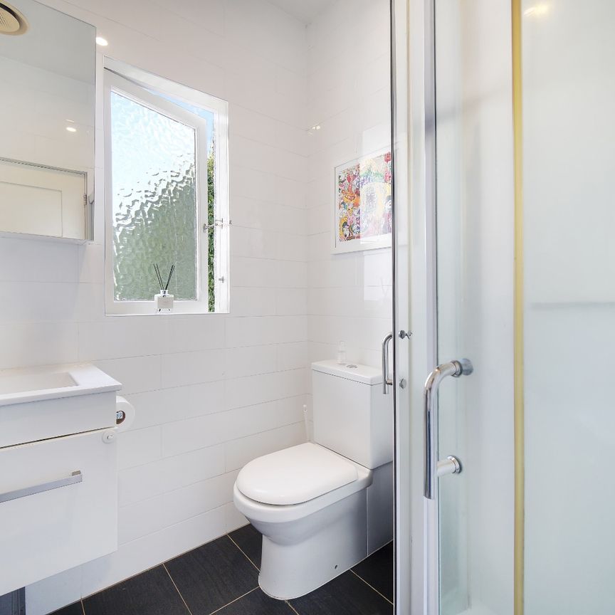 A Charming Retreat with Pet-Friendly Comfort - Photo 1