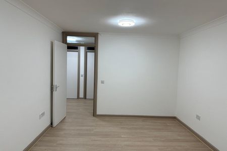 Old Kenton Lane, LONDON - Photo 5