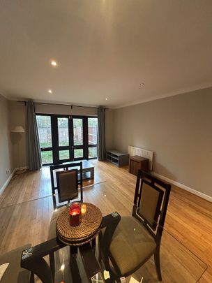 2 Bed End Terrace, London, N12 - Photo 1