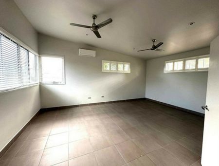 STYLISH, BRIGHT & DESIGNED FOR EASY LIVING - Photo 5