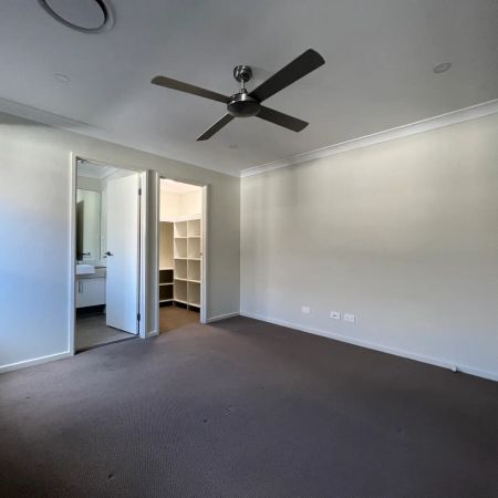 Luxurious & Large Home! - Photo 4