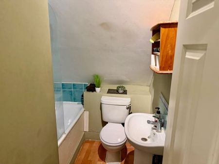 Room in a Shared House, Chiswick High Road, W4 - Photo 3