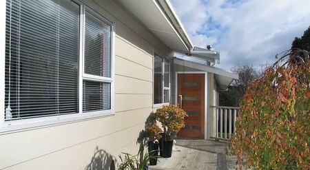 Family Living in Whitby - Photo 3