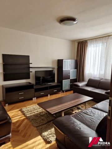 Inchiriez apartament de 3 camere situat la un bloc tip vila,la etajul 1 ,in zona centrala pe str. General Magheru - Photo 2
