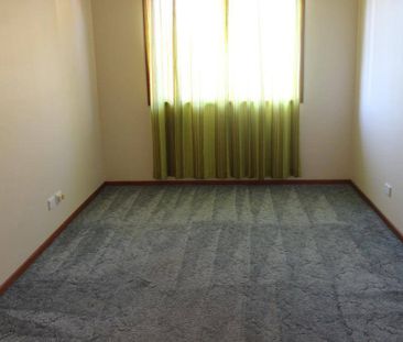 CHARMING FAMILY HOME IN A PRIME LOCATION - Photo 3