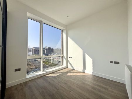 Roop House, Fleet, Hampshire, GU51 - Photo 2