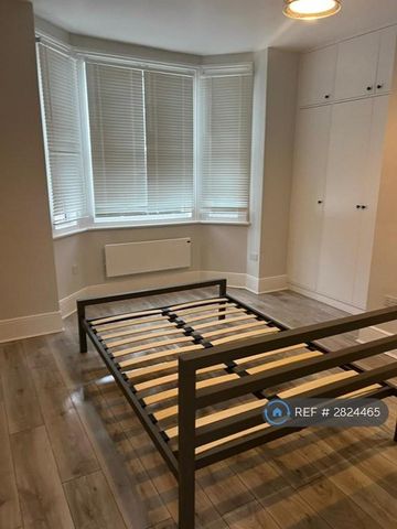 5 bedroom detached house to rent - Photo 2