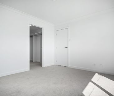 Brand New Luxurious Family Home! - Photo 5