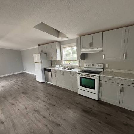 Farmhouse with Ample Parking - Photo 4