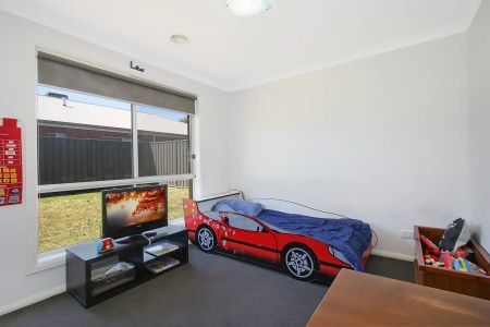 Modern Family Living in a Peaceful Thurgoona Location - Photo 4
