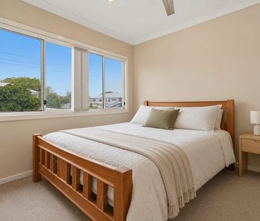Spacious Coastal Living with a Private Courtyard - Photo 6
