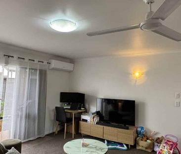 Not Your Average Townhouse - Photo 5