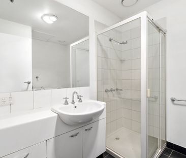 Neat Renovated apartment in Flinders Lane - Photo 6