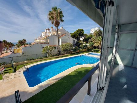 3 room luxury Flat for rent in Benalmádena, Spain - Photo 5