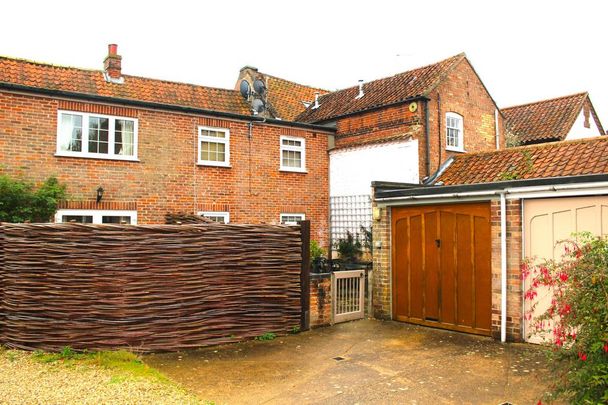3 bedroom semi-detached house to rent - Photo 1