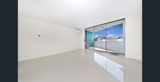 Light Filled Apartment - Photo 1