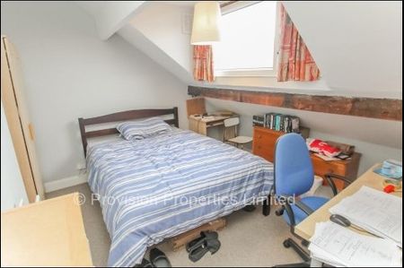 3 Bedroom 2 Bathroom - Photo 3