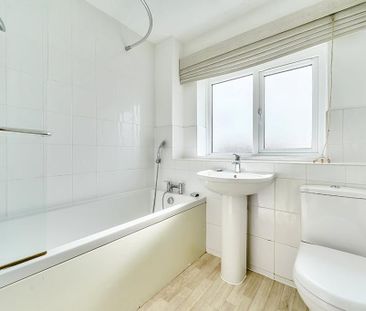 4 bedroom detached house to rent - Photo 5