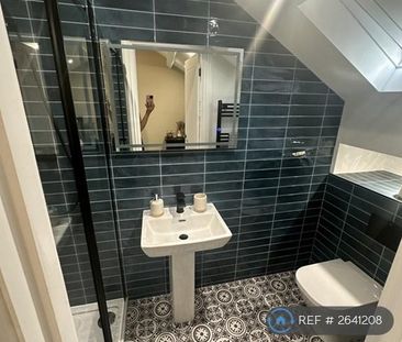 1 bedroom in a house share to rent - Photo 3