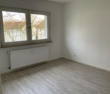 3,5 Zimmer // Mit Bodenbelag und tapezierten Wänden// Einzug kurzfr... - Photo 4