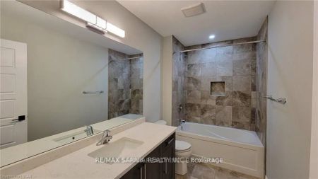 Property For Lease | X9285157 - Photo 2