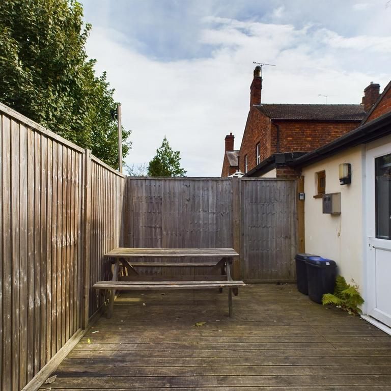 6 bedroom house to rent - Photo 1